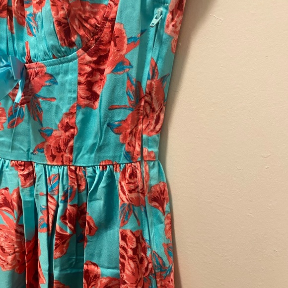 Pinup Couture dress blue with red flowers comes with bolero - Picture 5 of 7